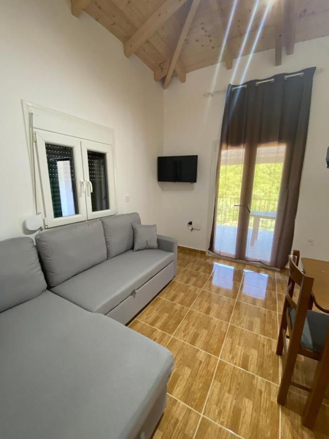 Babis Apartment อาโยส นิกีตัส ภายนอก รูปภาพ