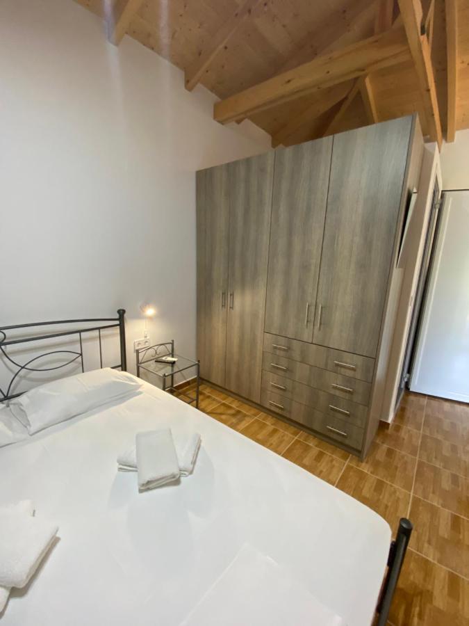 Babis Apartment อาโยส นิกีตัส ภายนอก รูปภาพ