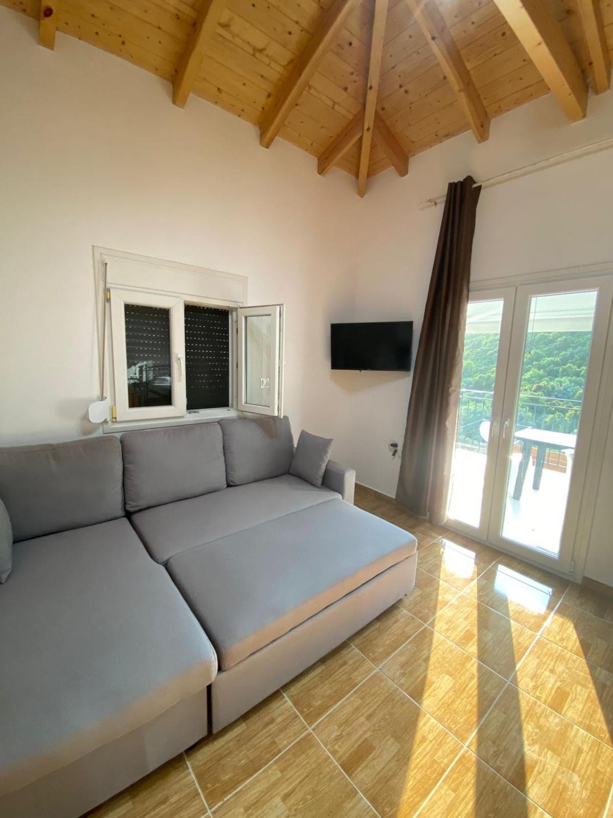 Babis Apartment อาโยส นิกีตัส ภายนอก รูปภาพ