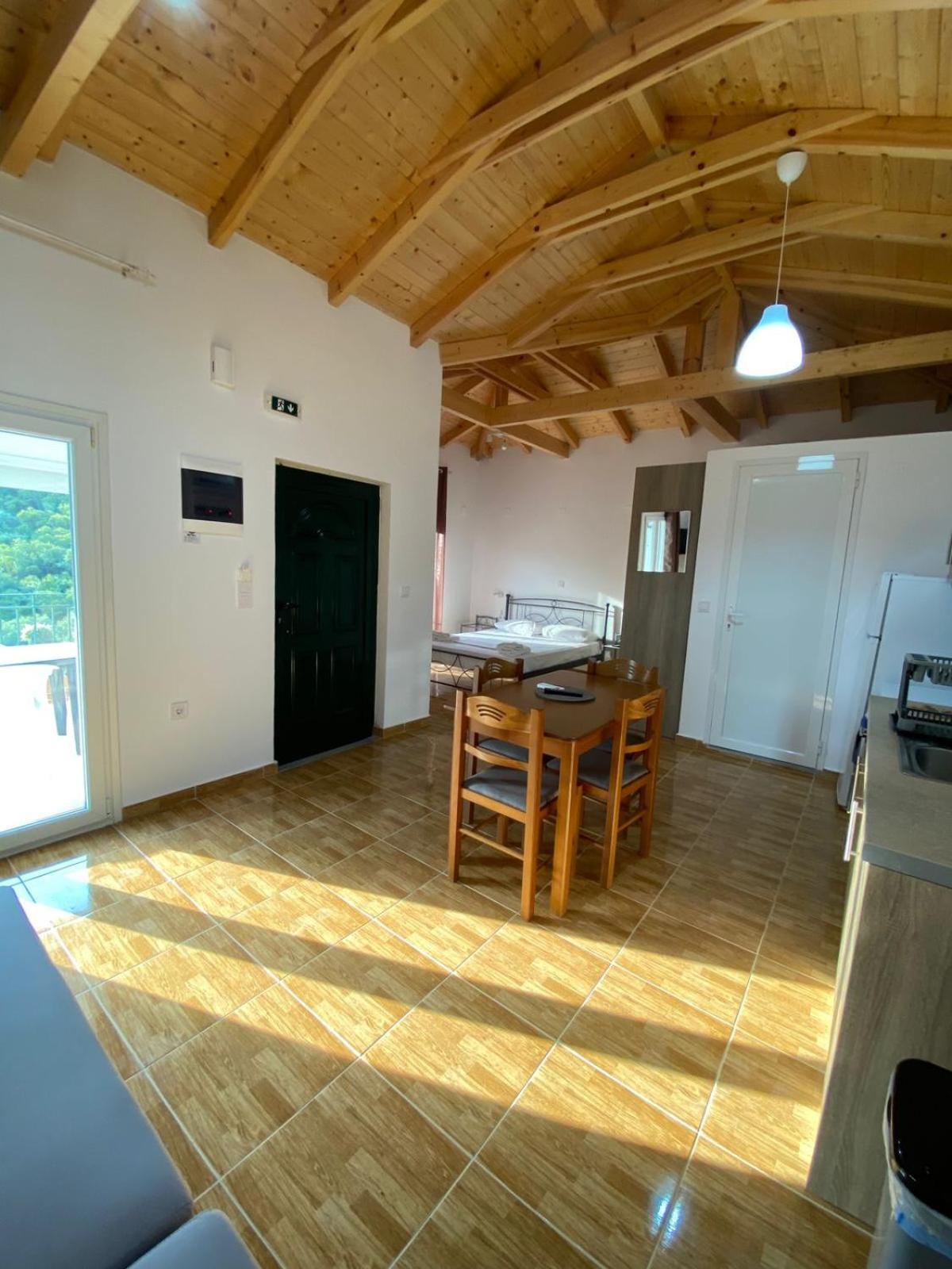 Babis Apartment อาโยส นิกีตัส ภายนอก รูปภาพ